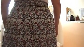 British Mature Woman Offers Money For A Sniff Of Her Underwear And More 18+ Content On Beeg18.Com
