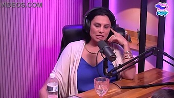 A Visitor Receives Oral Pleasure In Her Vagina