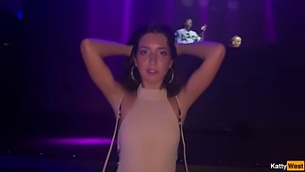 Hd Video Of A Cute Babe Getting Her Holes Filled In A Nightclub Restroom